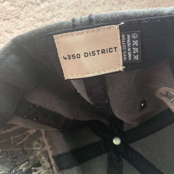 Distressed cap - Picture 2 of 3